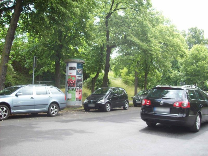 Lindenallee vor Bahnhof