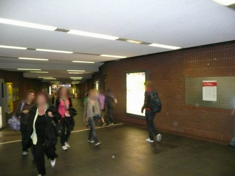 Hbf, Fussg.-Ufg., Ri. Zentrum re., 2.Sto.