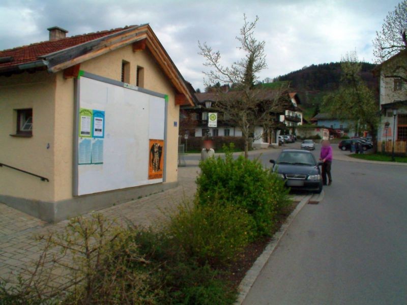 Werner-Bochmann-Str.   1 Nh. Bahnhofplatz