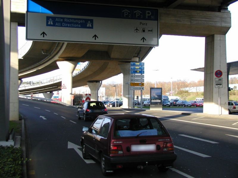 Ausfahrt Ankunft alle Richungen (Hotels u.a.)