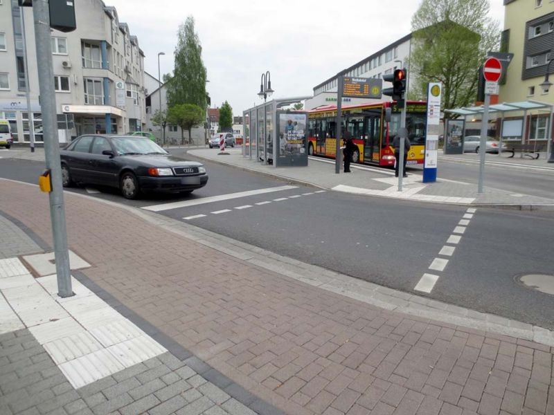 Kanaltorplatz/Nußallee 7/li. Vit./außen