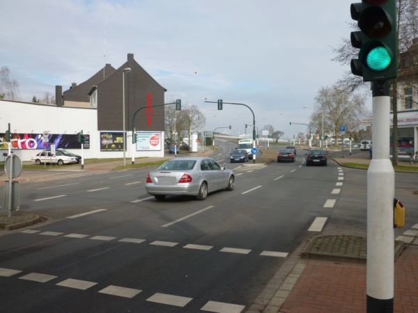 Bahnhofstr.  / Niederstr. quer re.