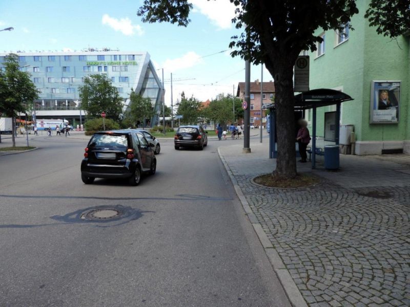 Großbeerenstr. 1 neb. Bushaltestelle