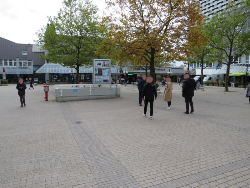 Rosenkavalierplatz vor 11/Marktplatz re.