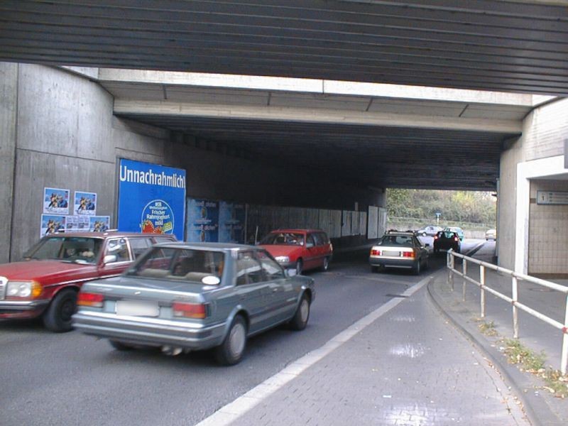 Ümminger Str. geg. Aufg. S-Bstg./zw. DB-Brücken