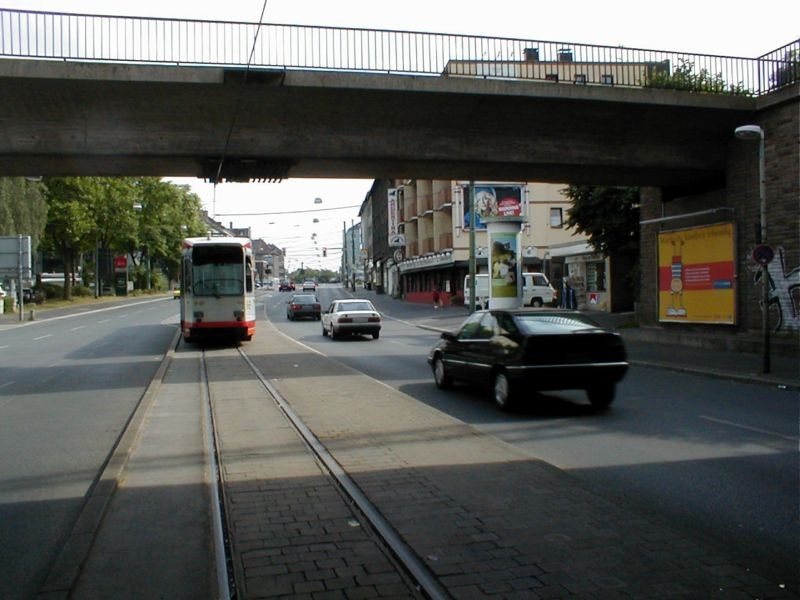 Universitätsstr./Ufg. Nh. Bf saw./1. Sto.