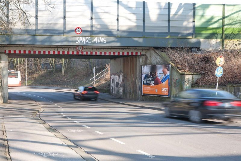 Mengeder Str./Nh. Ammerstr./vor Bahn-Ufg./re.