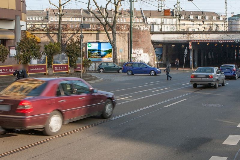 Gustav-Poensgen-Str, Hüttenstr,Stützmauer li.