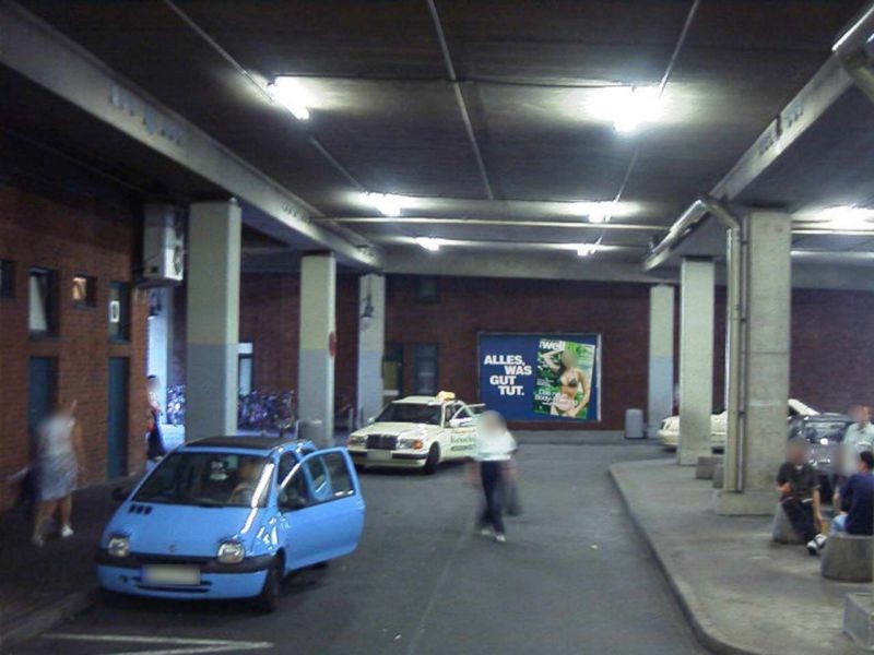 Hbf, Vorplatz, Taxistand