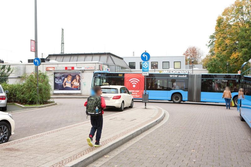 S-Bf Oberbarmen, am Empfangsgebäude