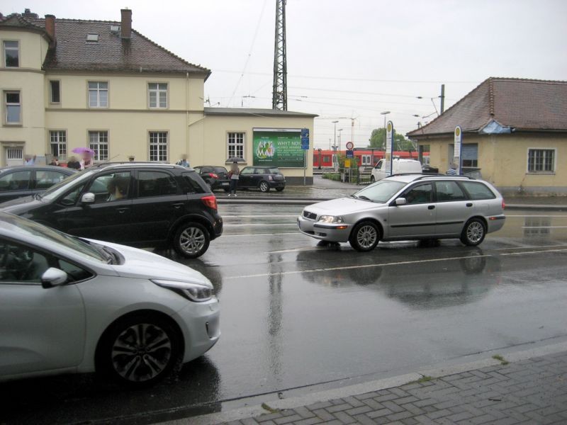 Bf Friedberg, Bahnhofsvorplatz