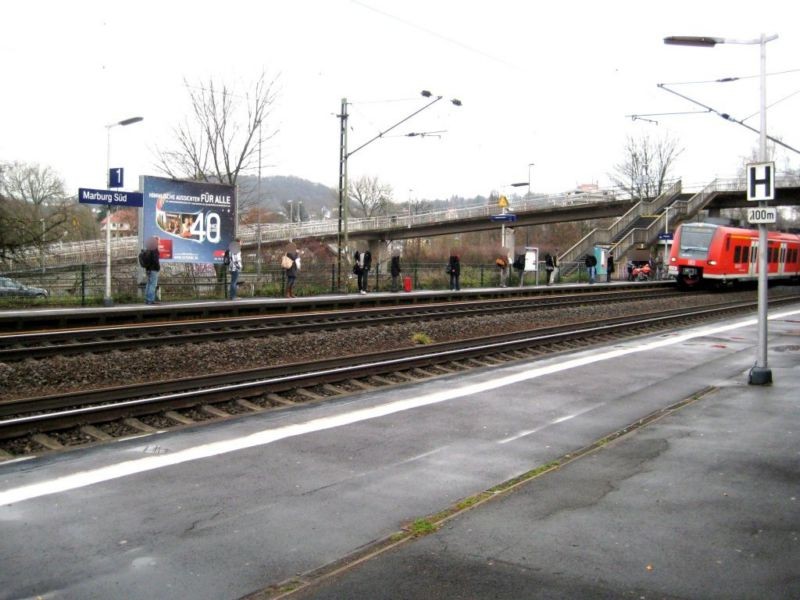 Bf Süd, Bahnsteig,Ri. Ffm, neb. Zugang,Si. Bstg.