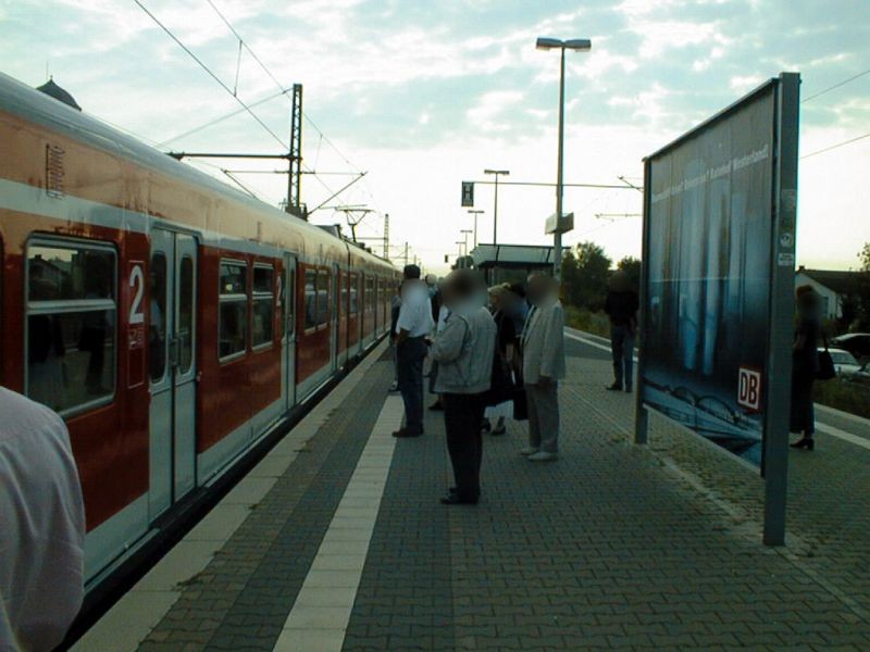 S-Bf Mühlheim, Bstg., Gleis 2, 1. Sto.