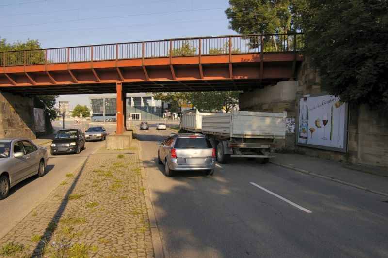 Felix-Wankel-Str. vor Brücke re. sew.