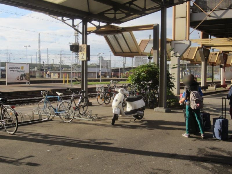 S-Bf Plochingen, Bstg.,Gleis 1, Sicht Busbahnhof