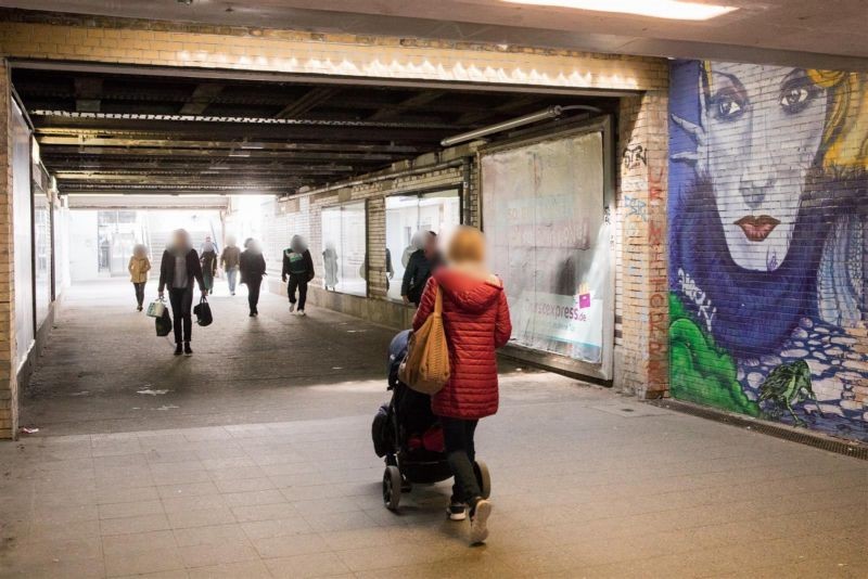 S-Bf Friedenau,Durchgang Rembrandtstr., links