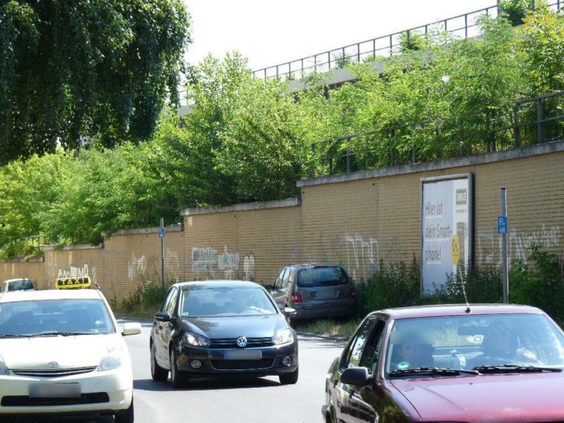 Saalestr. geg. Elsterstr. an Mauer, 1. Sto.