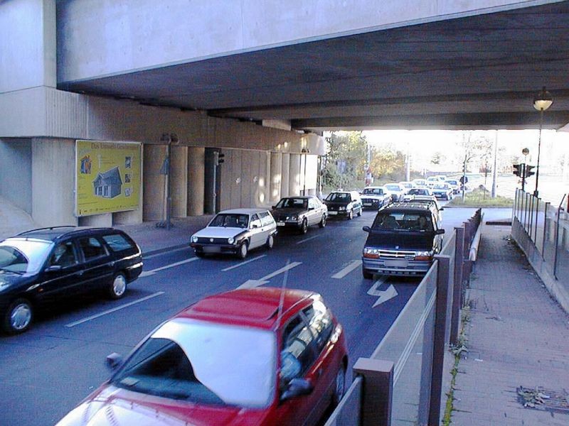 Düsseldorfer Str.geg. Zug. Str.n-bahnhalt/S-Bf.1.S