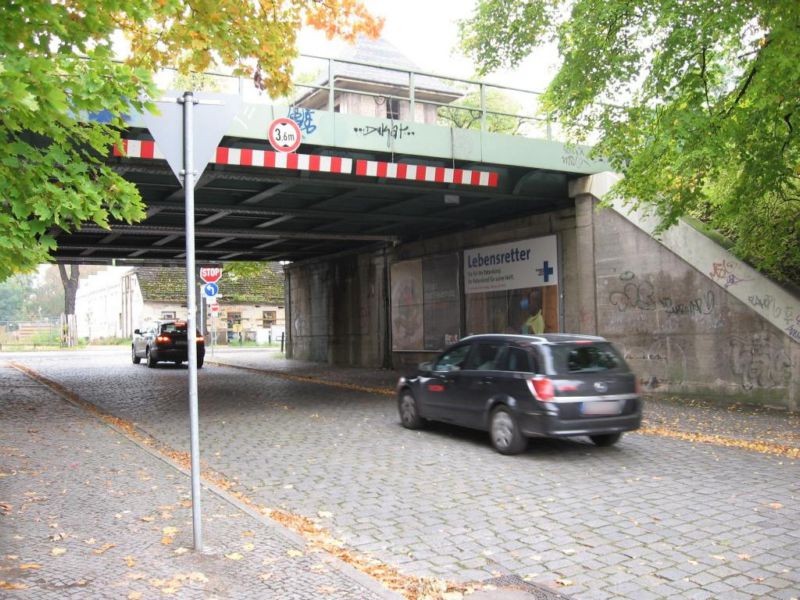 Anhaltstr, Ufg.,re, Ri. Rudolf-Breitscheid-Str.