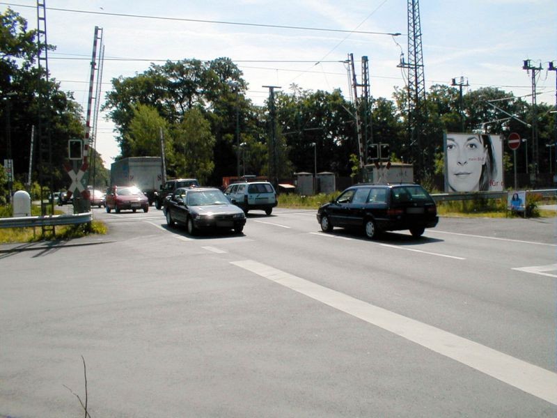 Buchschlager Allee,Bahnüberg, Ri.Sprendlingen, re.