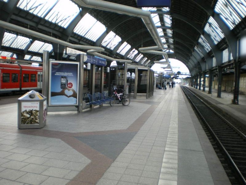 Hbf, Windschutz, Gleis 1, 1. Sto.