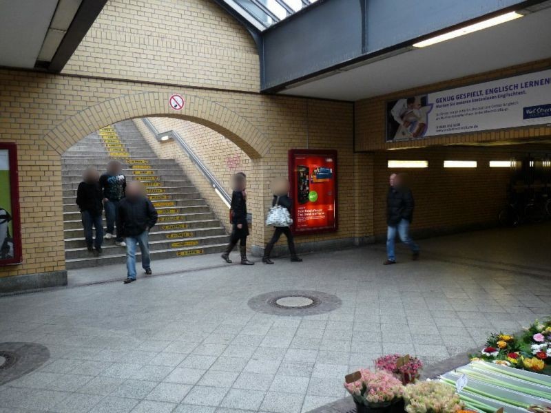 S-Bf Rath. Steglitz,re. Wand, vorAufgang S-Bahn