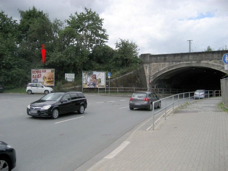 Fritz-Reuter-Str./Viadukt saw. li.