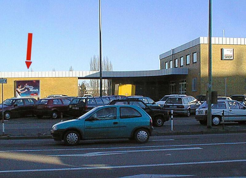 Hbf, Bf-Vorplatz, links vom EG