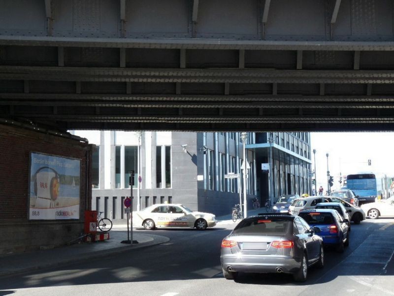 Reinhardtstr./DB-Brücke, Ri. Friedrichstr.