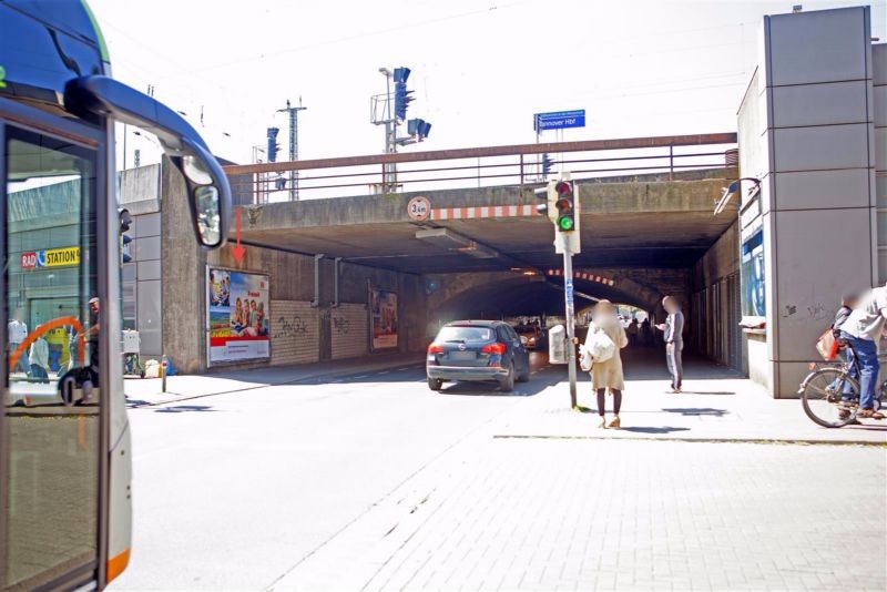 Fernroder Str./DB-Br./Ri. Berliner Allee re.