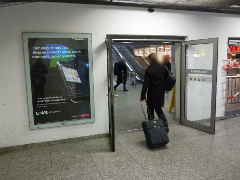 Bf Ostbahnhof, Zugang vom Parkhaus zum UG. li.