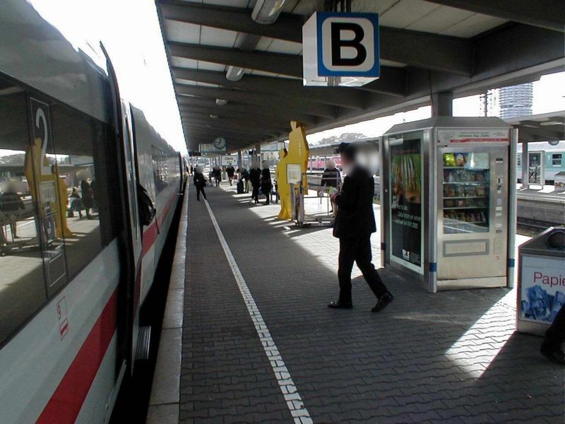 Hbf, Bstg., Gleis  4, Getränkeautomat