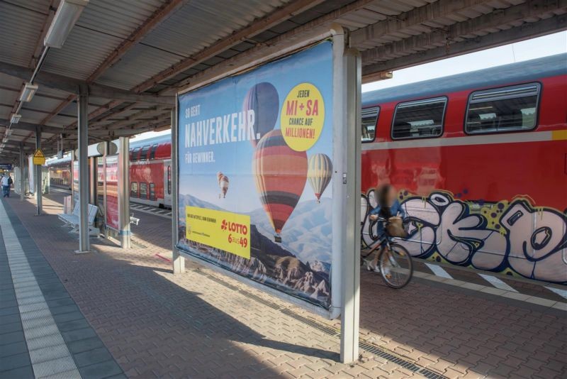 Hbf, Bahnsteig,Gleis 5, bei Getränkeautomat