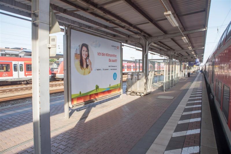 Hbf, Bahnsteig,Gleis 6, bei Getränkeautomat