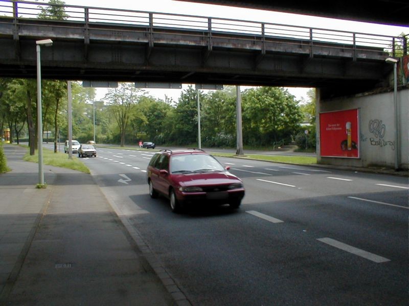 Wacholderstr./DB-Brücke/saw. li./1. Sto.