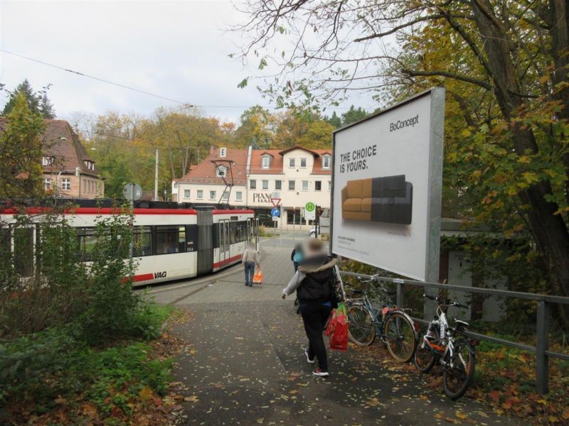 S-Bf Erlenstegen, Vpl., neben Zugang, li.