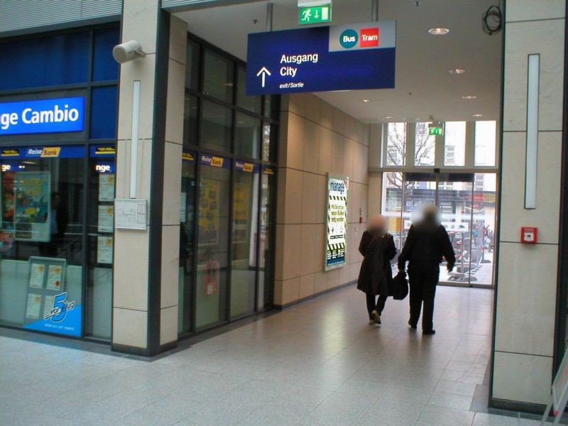 Hbf, Westmall, Passage, Ri. Vorplatz, links