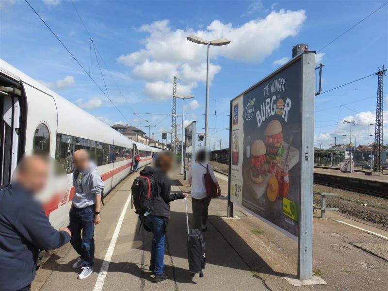 Hbf, Bstg., Gleis 1,Sicht Busbahnhof