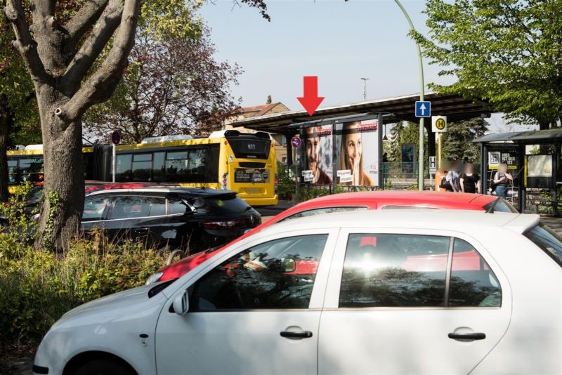 S-Bf Marienfelde, Bahnstr. li. neb. Buswartehaus