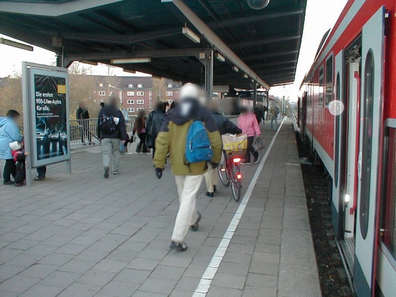 S-Bf Holbeinpl, zw. Treppe u.Entwerter, Ri. Hbf