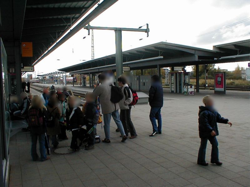 Hbf, Bstg., Gleis 5, mittig, am Durchgang