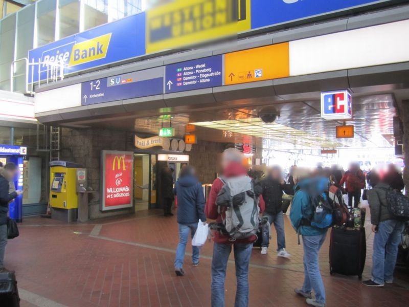 Hbf, Wandelhalle, Ausgang Kirchenallee, links