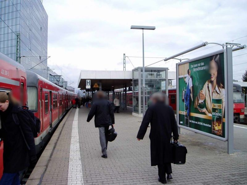 S-Bf Niederrad, Bstg. 4, neben Fahrstuhl