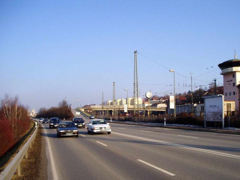 Regensburger Str. (B8)/Haitzinger Brücke, 1.Sto.