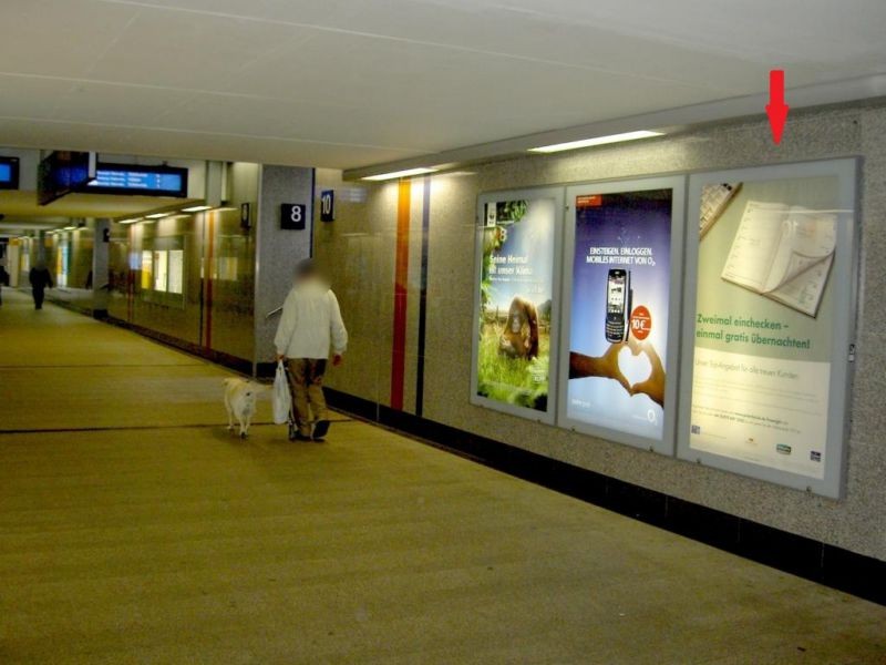 Hbf, Bstg.-Ufg. Ri. Zollamtstr. li., 2.Sto. re.