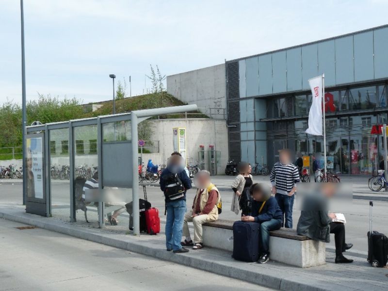 S-Bf Südkreuz, Vorplatz, HST vorn re, Außenseite