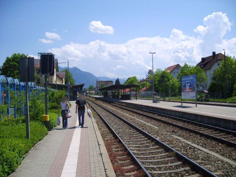 Bf, Bahnsteig, Si.Gleis1+2, Nh. BusBf