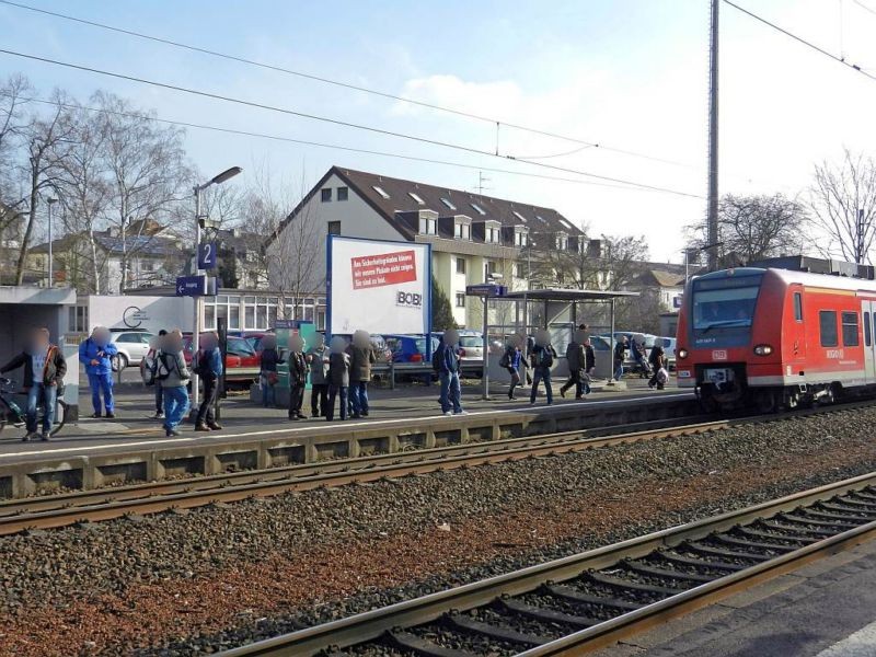 Bf Süd, Bahnsteig, re. (Sicht Gleise)