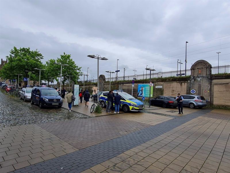 Bf, Vorplatz geg. Fußgängertunnel 2.Sto.