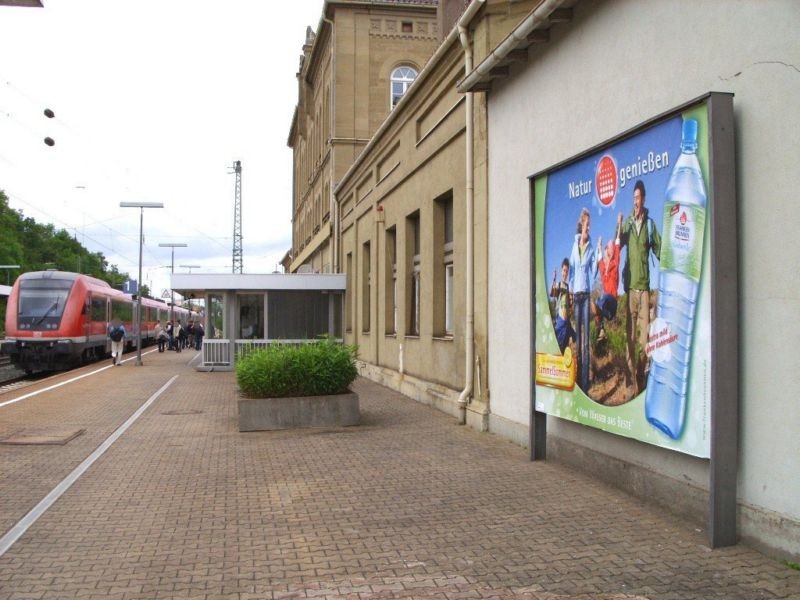 Bf, Bahnhofsgebäude, Gleis 1